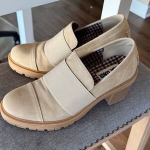 Muk Luks Women's Tan Mules